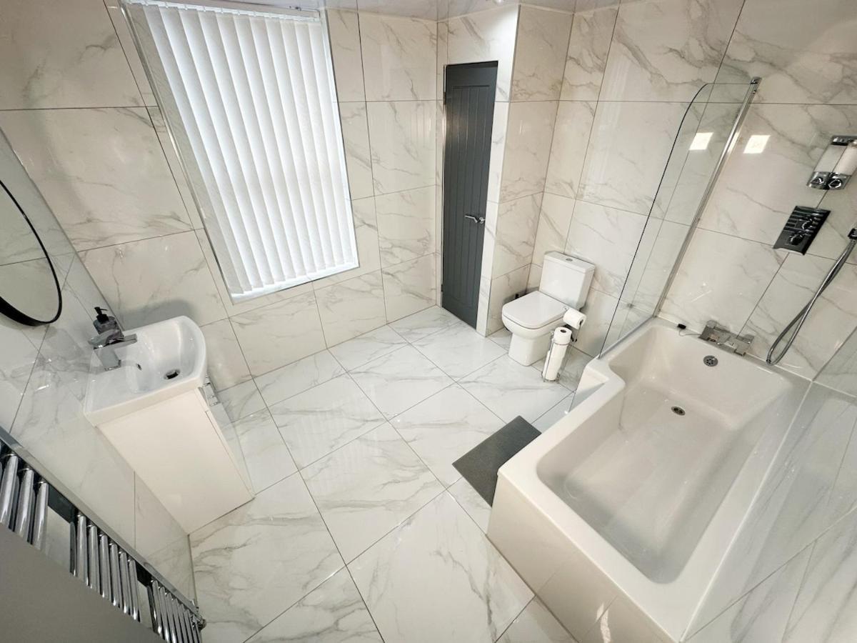 Contractors Dream, 4 Bedroom 2 Bathroom Liverpool Exterior foto